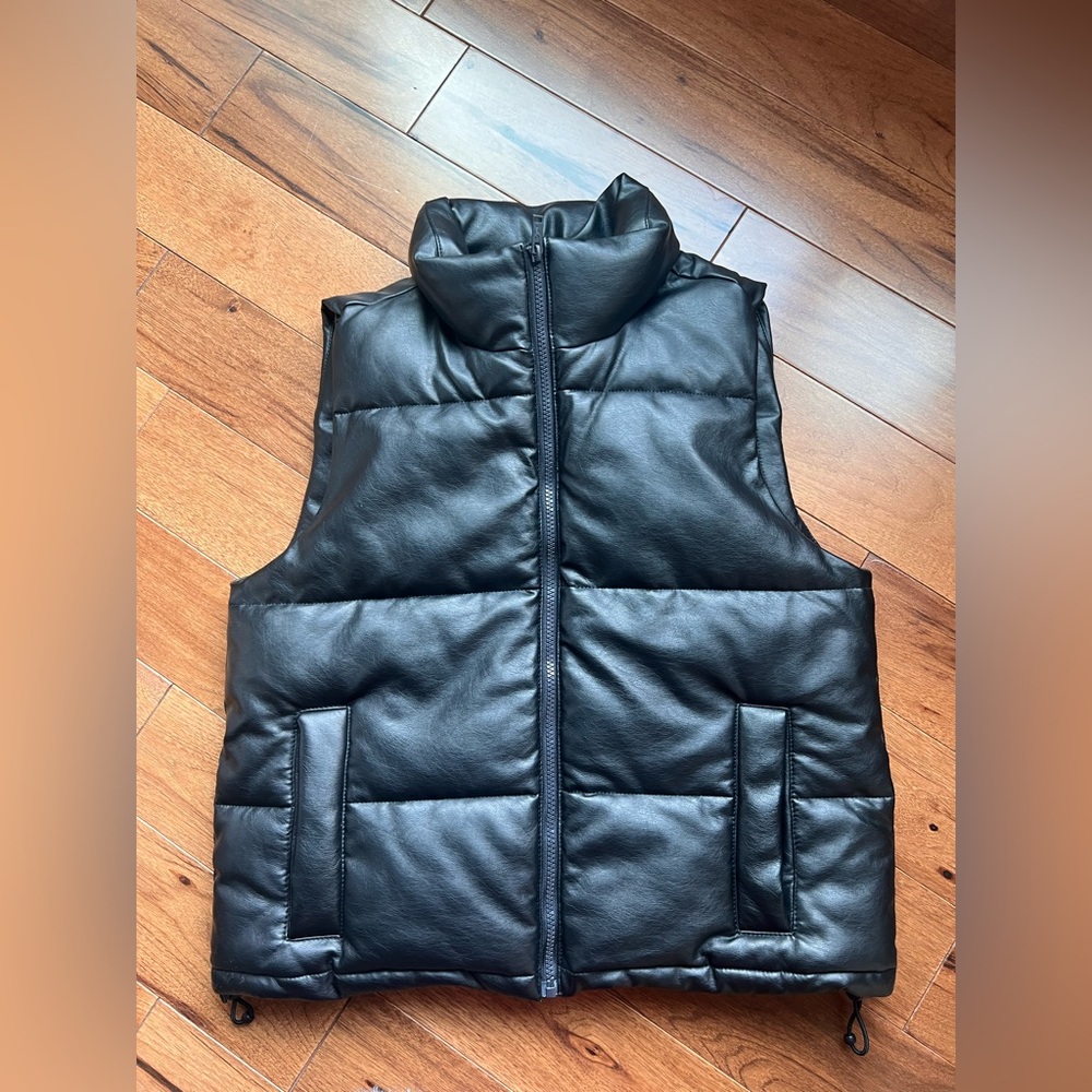 Hollister Black Quilted Puffer Vest